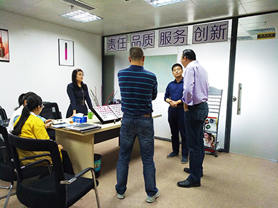 深圳分公司所在地政府相關(guān)領(lǐng)導來公司視察